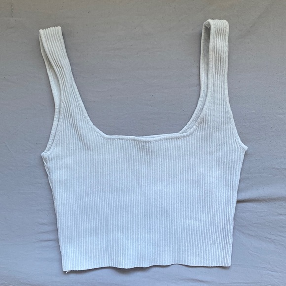 cropped White Ribbed Tank - Picture 2 of 3